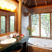 Deluxe Ocean View Room Bathroom