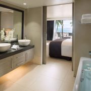 Beachfront Guestroom bathroom