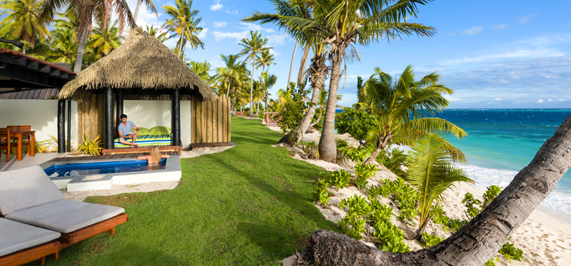 Couple in bure Matamanoa